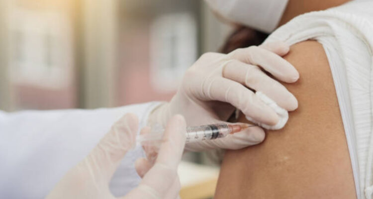 ¿Qué pasa si no me vacuno contra la influenza?: Niños y adultos mayores serían los más afectados