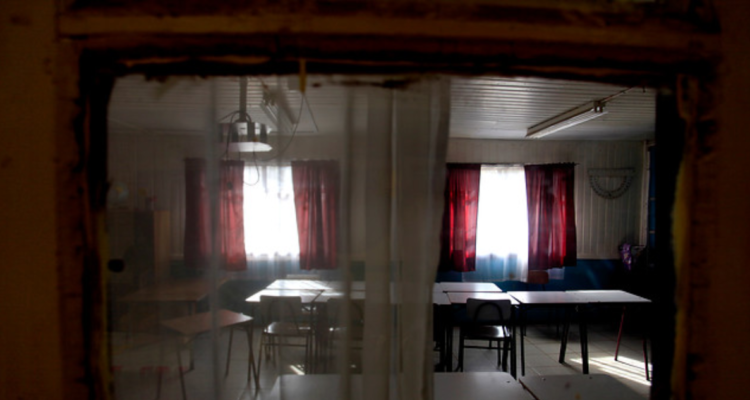 Sin clases están 2 escuelas de Corral Tras hallar roedores dentro: han pillado fecas y ratas muertas