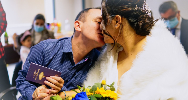 Paciente terminal se casó dentro del Hospital de Los Ángeles en íntima y emotiva ceremonia