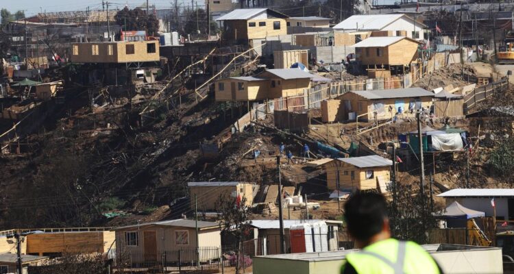 Mega incendio de Valparaíso: se anuncia avance del 80% de la reconstrucción
