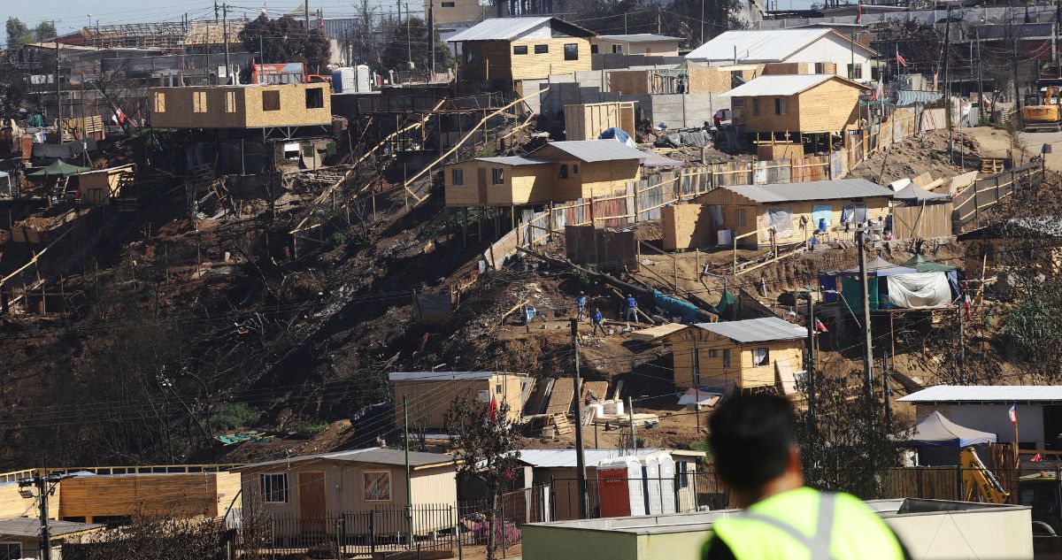Mega incendio de Valparaíso: se anuncia avance del 80% de la reconstrucción
