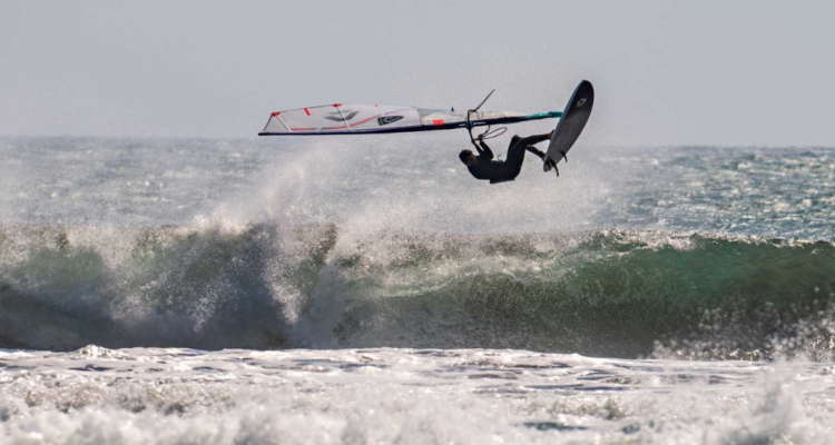 Víctor Fernández no se cansa de triunfar en suelo chileno.