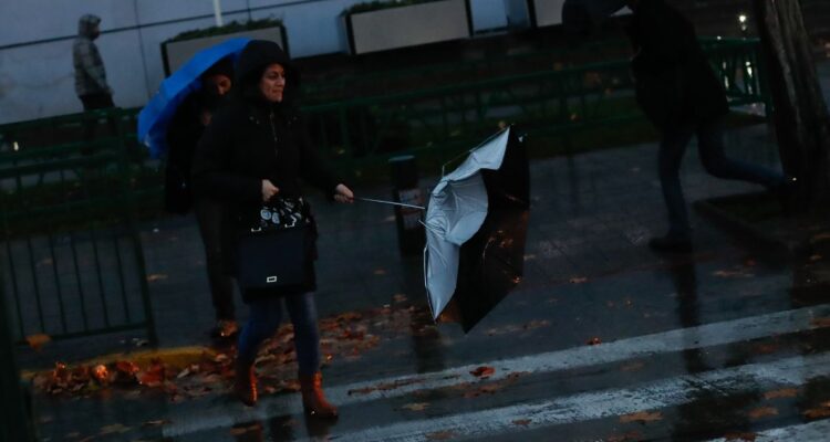 Emiten alerta por vientos de hasta 90 km que afectarán a 3 regiones del país