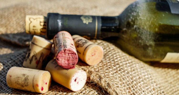 Producción mundial de vino cae a lo más bajo desde 1961 y cambio climático continúa jugando en contra