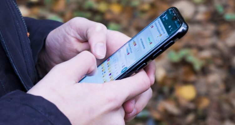 Esta función de WhatsApp te permita saber si un contacto te tiene agregado en su lista