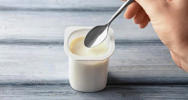 ¿Producirá algo en nuestro organismo si se come yogur luego de que el envase indica que venció?