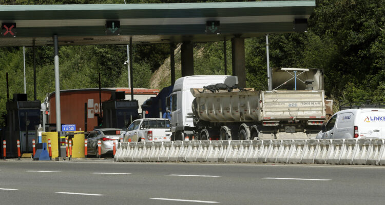 Robo con intimidación en peaje de Agua Amarilla, delincuentes lograron llevarse 2 millones 600 mil pesos.