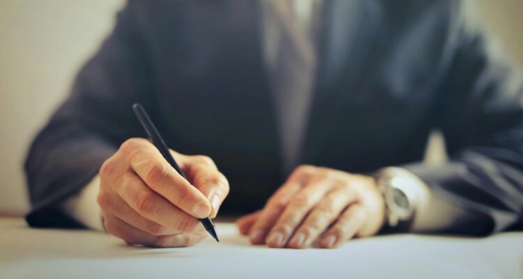 Abogado acusado de administración desleal