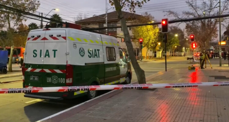 Adulto mayor muere atropellado tras accidente entre auto y bus RED en San Bernardo