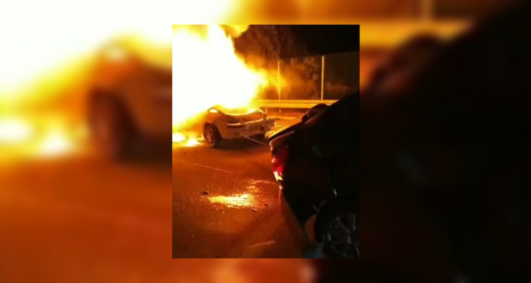 Dos niños y un adulto muertos deja colisión de autos con posterior incendio en ruta de Villa Alemana