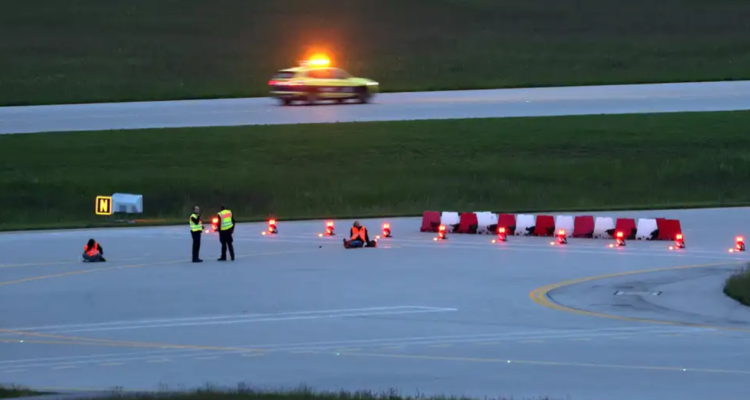 Activistas climáticos bloquean pista de aeropuerto de Múnich