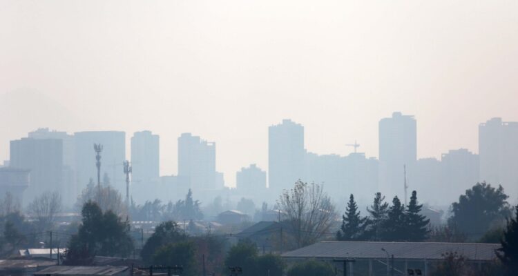 Calidad del aire en la RM burló pronóstico y llegó a niveles de Alerta Ambiental el pasado domingo