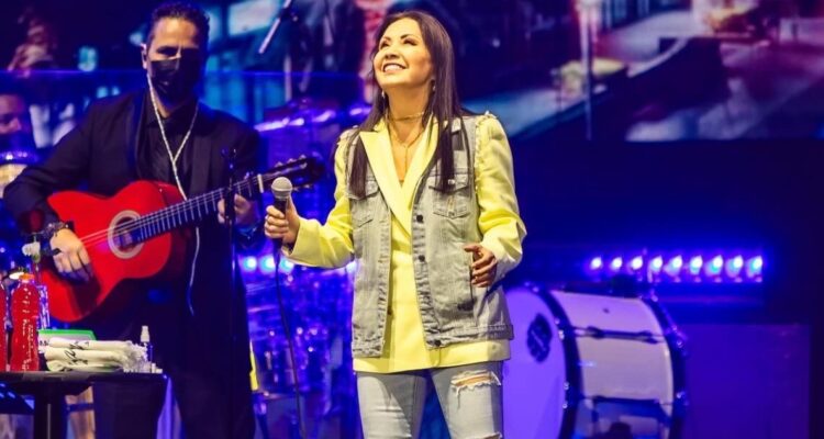 Ana Gabriel es diagnosticada con neumonía: Pospuso nuevamente concierto en Santiago