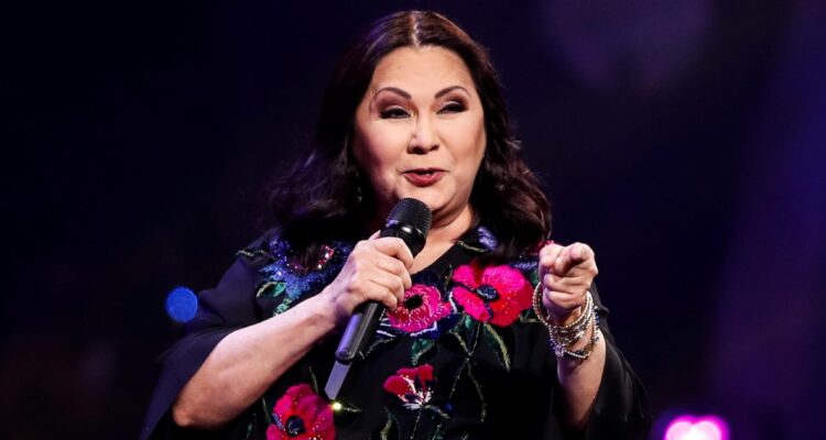 Ana Gabriel pospone concierto de esta noche en Santiago por severo cuadro de influenza