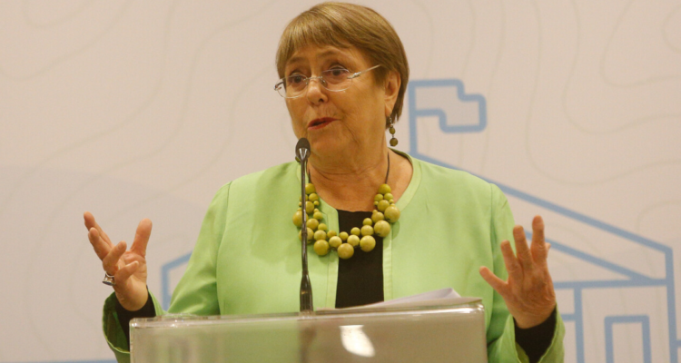 Michelle Bachelet avisa a Presidente Boric que se ausentará de Cuenta Pública