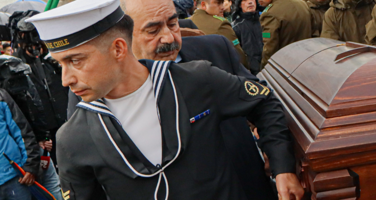 Imagen de marino integrante de la Armada que emplazó a presidente Boric