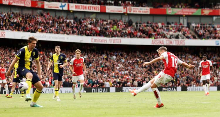 Arsenal y un triunfazo para seguir peleando en Premier League