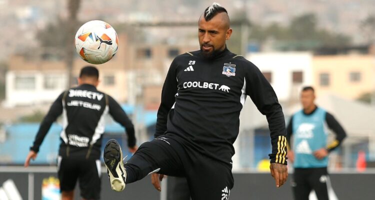 Arturo Vidal y su desafiante mensaje a Alianza Lima en el arribo de Colo Colo a Perú