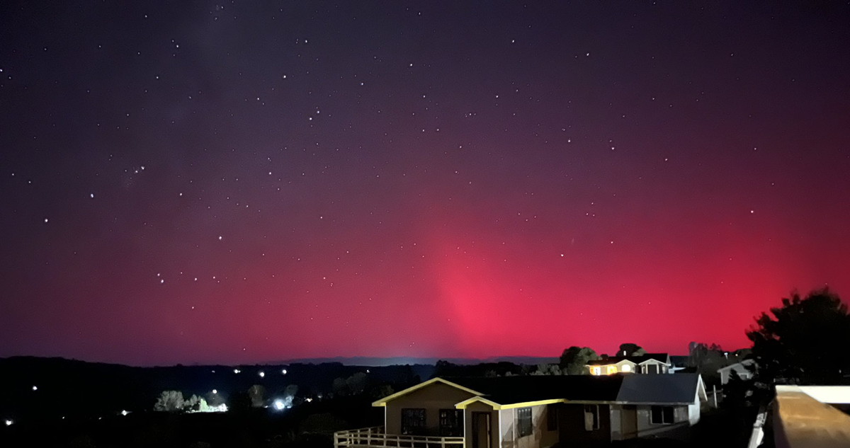 La tormenta solar< que alcanzó la Tierra permitió a los presentes en el extremo sur del país presenciar auroras australes.