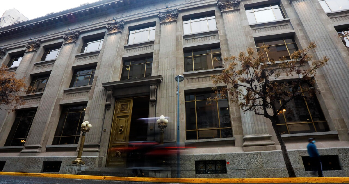 Imagen archivo del frontis del banco central