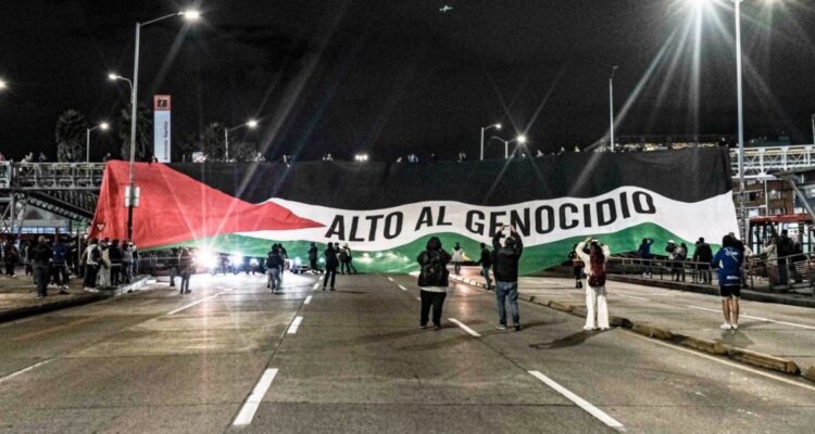 Bandera de Palestina que fue vetada por Conmebol fue exhibida en previa de Millonarios-Palestino