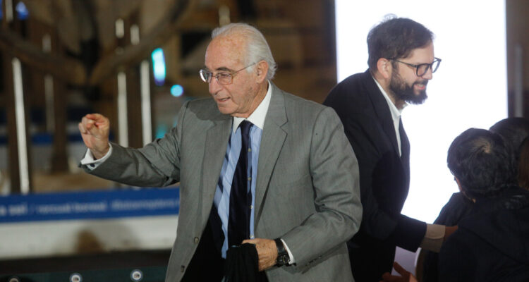 Bitar critica al Frente Amplio por CAE: “Han caído en su propia trampa”