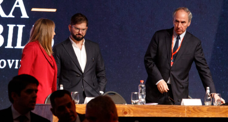 Boric arremete contra presidente del gran empresariado: “En la Enade solo se dedicó a criticar”