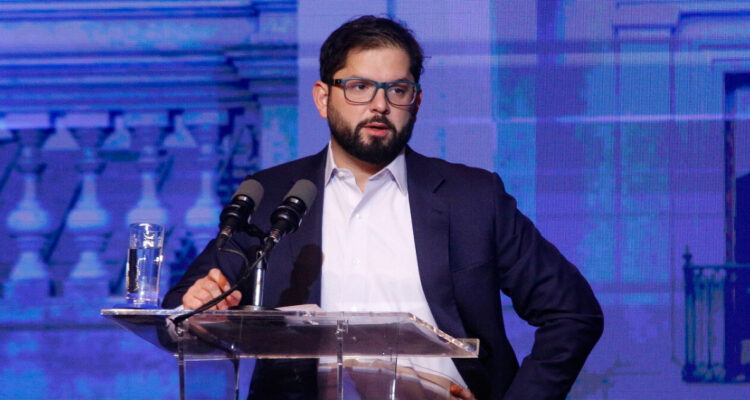 Boric valora aprobación de ley corta con dura crítica a las isapres: “Realizaron cobros abusivos”