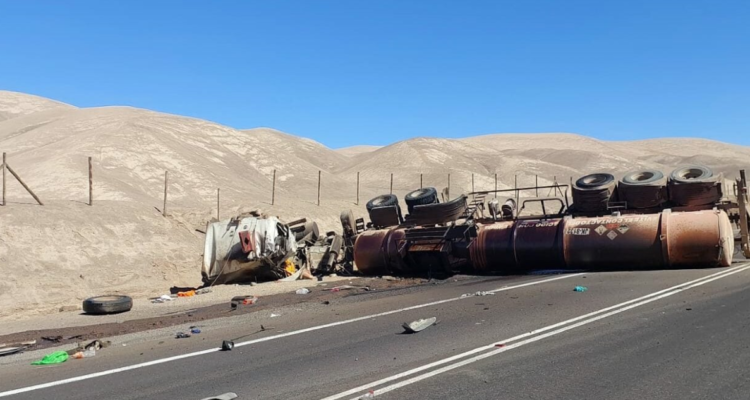 Camión con ácido sulfúrico se vuelca en Antofagasta conductor muere tras sufrir graves quemaduras