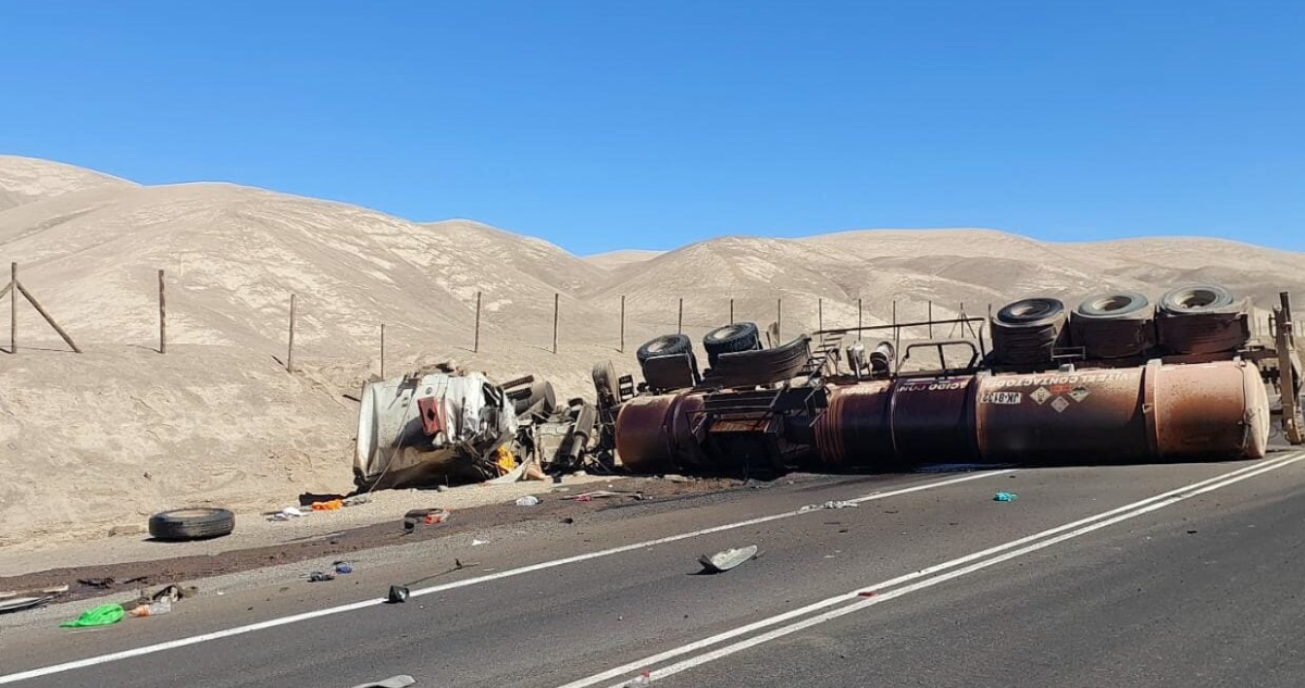 Camión con ácido sulfúrico se vuelca en Antofagasta conductor muere tras sufrir graves quemaduras