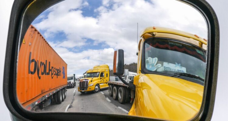“Es el momento más inoportuno”: Confederación de Dueños de Camiones desmiente llamado a paro nacional