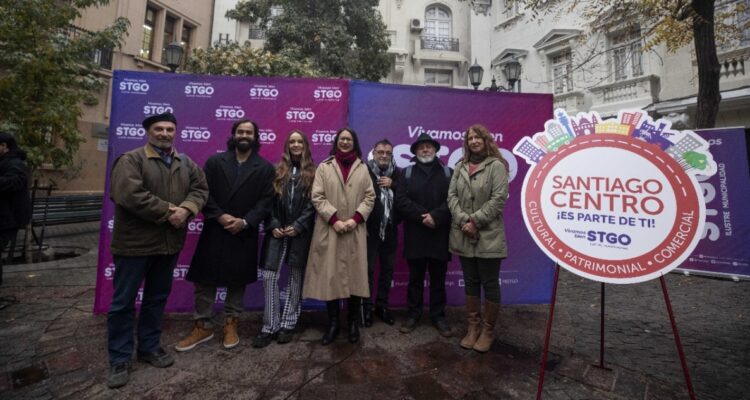 Lanzan campaña para revitalizar casco histórico de Santiago: incluye rebaja del 50% en uso de terrazas