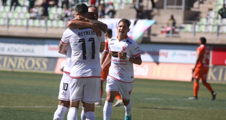 Deportes Copiapó goleó a Cobreloa por el Campeonato Nacional.