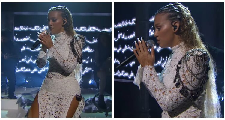 Cantante chileno-palestina Elyanna se presentó en el late show de Stephen Colbert