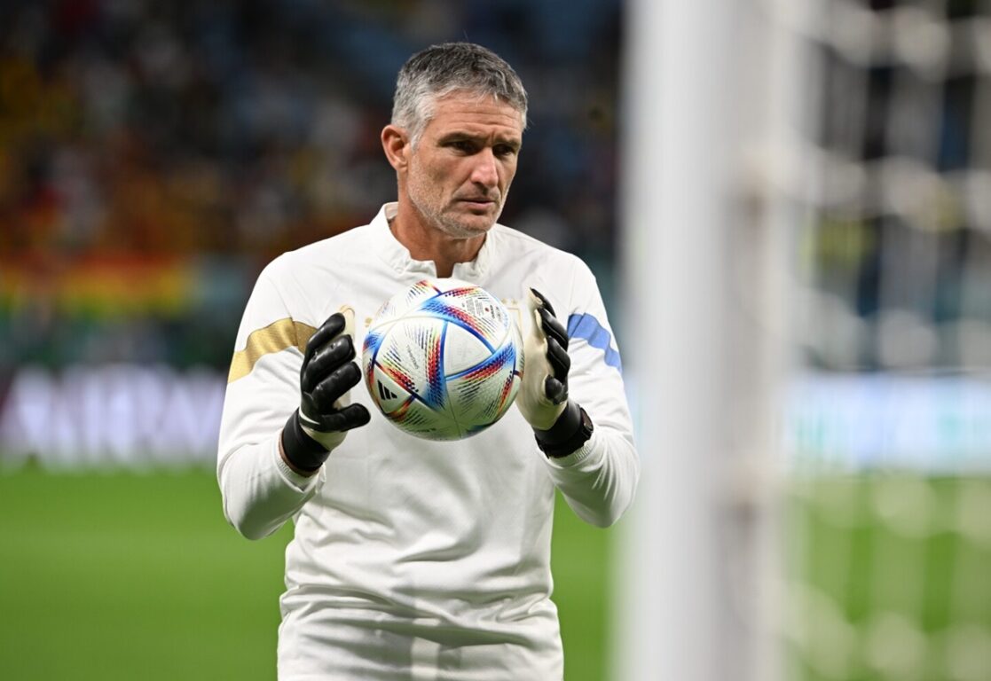 Carlos Nicola trabajando para Uruguay.