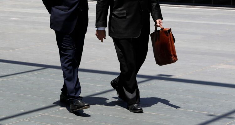 Hombre encarcelado demanda a su exabogado en Osorno: lo acusa de robarle $30 millones de su patrimonio