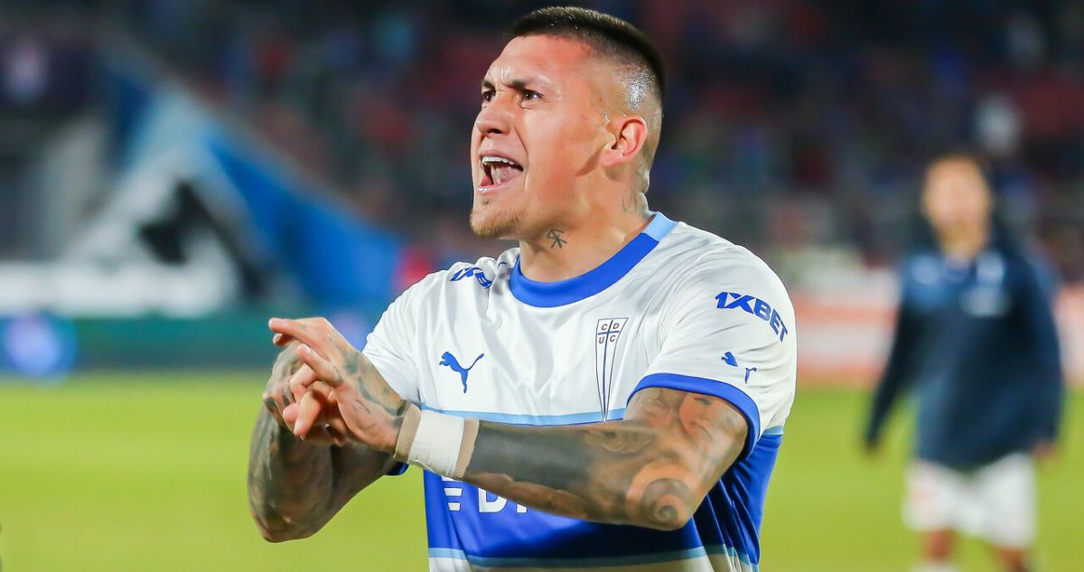 Católica condenó los gestos de su jugador, Nicolás Castillo, a la hinchada de la U