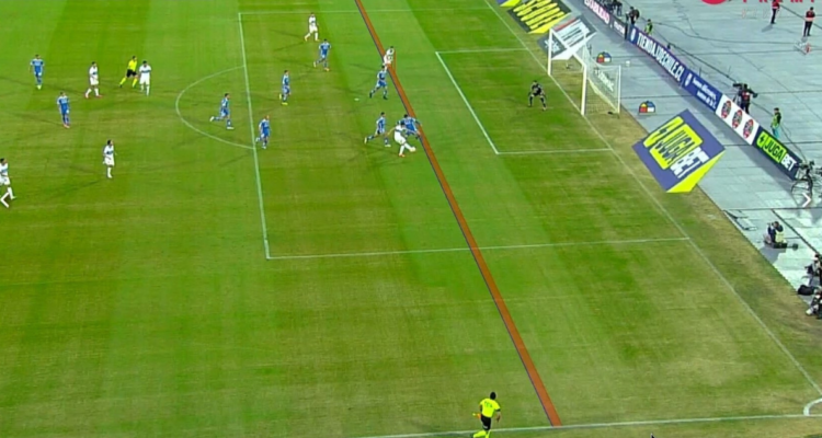 El fuera de juego milimétrico que ahogó el grito de gol de Católica ante la U.