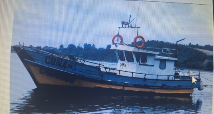 Intensa búsqueda por desaparición de 5 personas tras hundimiento de lancha en Calbuco: serían familia