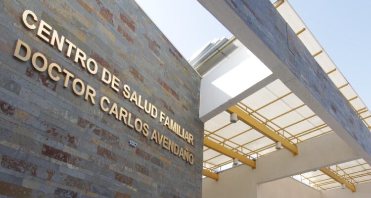 Delincuente intentó asaltar a pacientes de cesfam en Lo Prado: ellos se rebelaron y el ladrón huyó