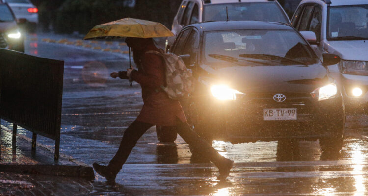 CGE activa plan preventivo ante sistema frontal en la RM: podría haber cortes de luz