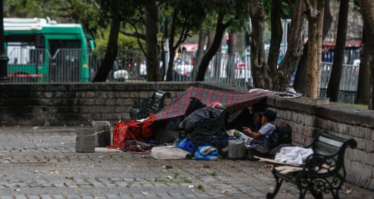 Qué es el Código Azul: la alerta activada por bajas temperaturas en 3 regiones y a quiénes afecta