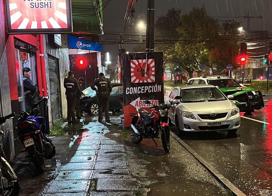 Tres carabineros lesionados deja colisión entre patrulla y vehículo en Concepción