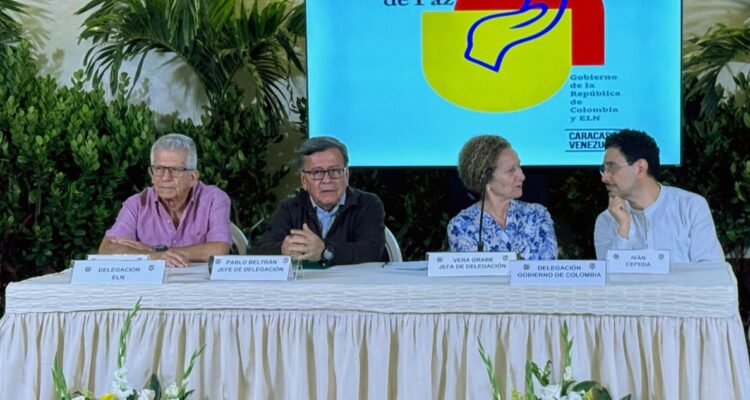 Gobierno de Colombia y ELN firman acuerdo para incluir a ciudadanos en proceso de paz
