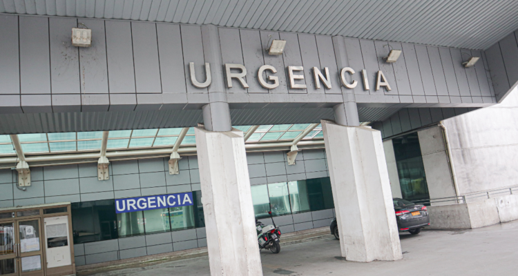 Frontis de Hospital Regional de Concepción por caso de comida contaminada