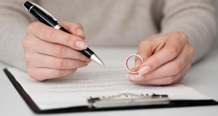 ¿Cómo obtener una compensación por divorcio con fondos de AFP y cuáles son las condiciones?