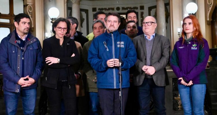 Anuncian nueva demanda colectiva contra Enel y CGE por cortes de luz en la RM