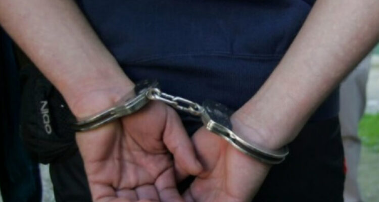 10 años de cárcel para sujeto que robó celular en Recoleta: encubridora será expulsada del país