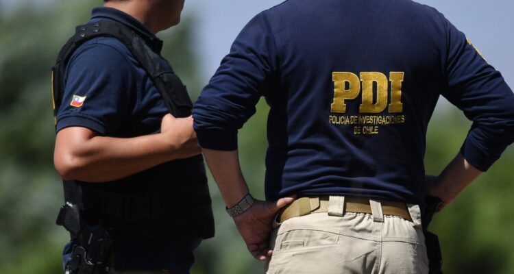 Hombre muere baleado y su madre resulta herida al interior de casa en Tomé: indagan ajuste de cuentas