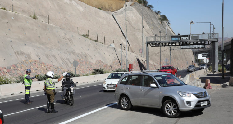Huechuraba se querella contra AVO por caída de roca que mató a mujer que circulaba por La Pirámide